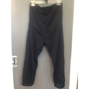 Aglow maternity size medium leggings capri black with mesh detail